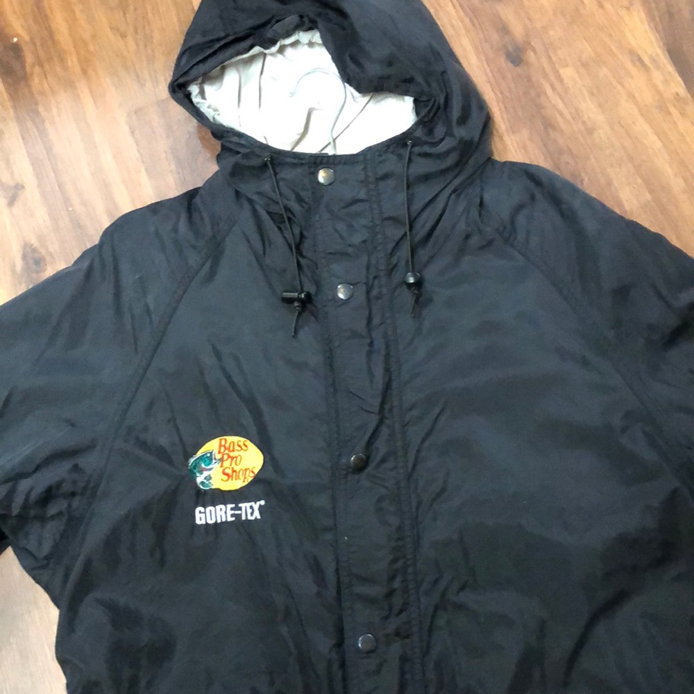 jacket bass pro shops in good condition 👍🏻 nice jacket but I don’t wear it